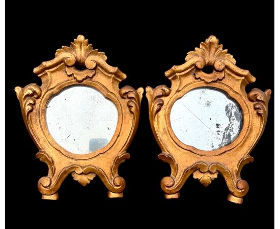 Pair of gilded wooden cartagloria frames.