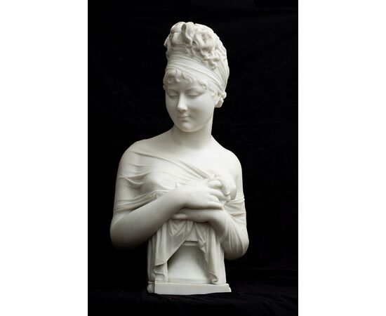 Scultura antica in marmo bianco statuario raffigurante Madame Recamier. Francia XIX secolo.