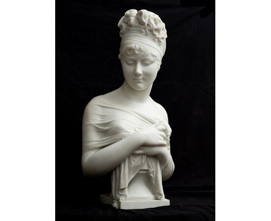 Scultura antica in marmo bianco statuario raffigurante Madame Recamier. Francia XIX secolo.