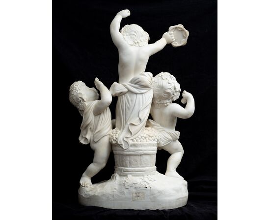 Scultura antica in marmo bianco statuario raffigurante la festa degli amorini firmata" Clodion 1738-1814" Francia inizio XIX secolo.