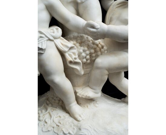 Scultura antica in marmo bianco statuario raffigurante la festa degli amorini firmata" Clodion 1738-1814" Francia inizio XIX secolo.