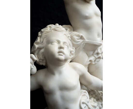 Scultura antica in marmo bianco statuario raffigurante la festa degli amorini firmata" Clodion 1738-1814" Francia inizio XIX secolo.