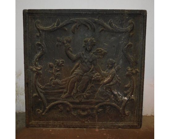 p205 cast iron plate with female goddess, mis. cm 64 x 65 h     