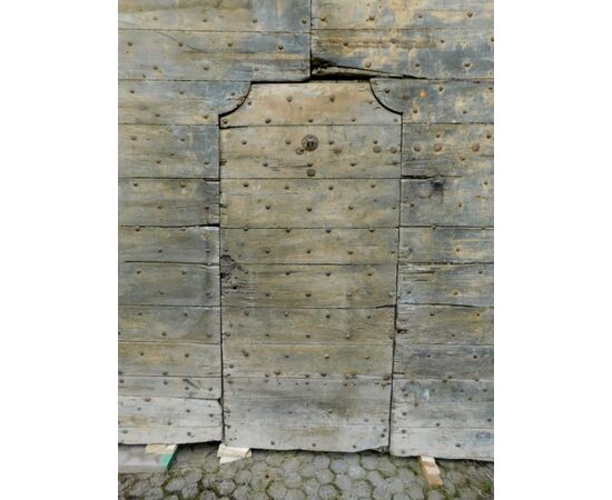 ptn229 door with nails in poplar, size tot. 320 xh 370 cm     