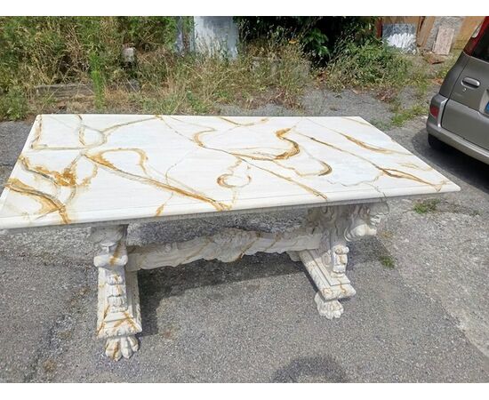 Tavolo laccato a finto marmo