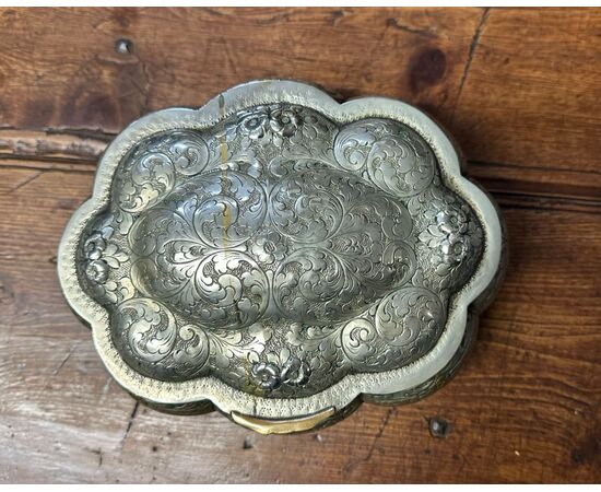 Finely chased, polylobed silver-plated metal box. Era: Art Nouveau.