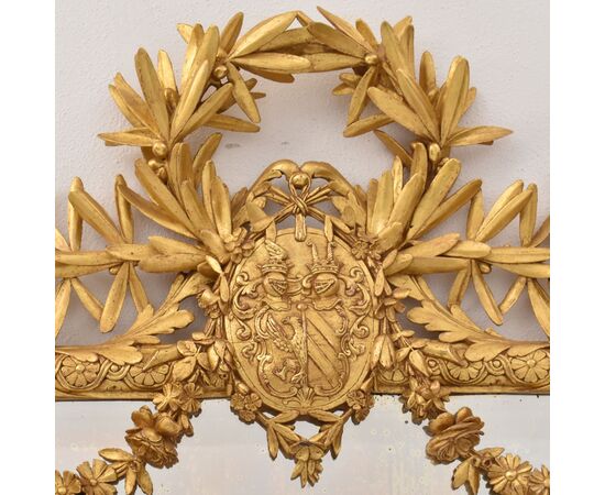 SPECCHIO ANTICO CON STEMMA, SPECCHIERA LUIGI FILIPPO, CORNICE DORATA IN LEGNO INTAGLIATO, XIX  (SPC193)
