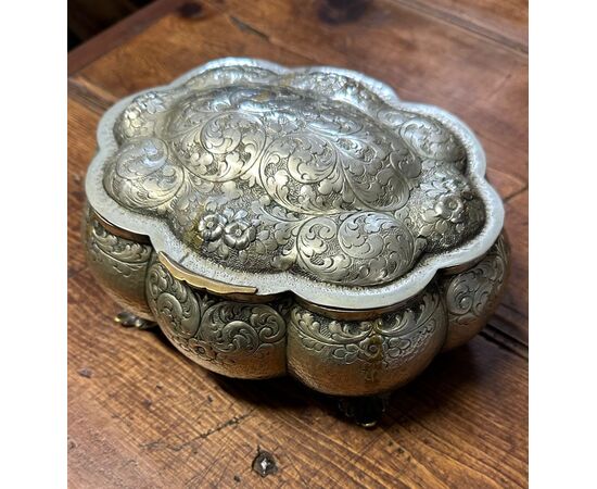 Finely chased, polylobed silver-plated metal box. Era: Art Nouveau.