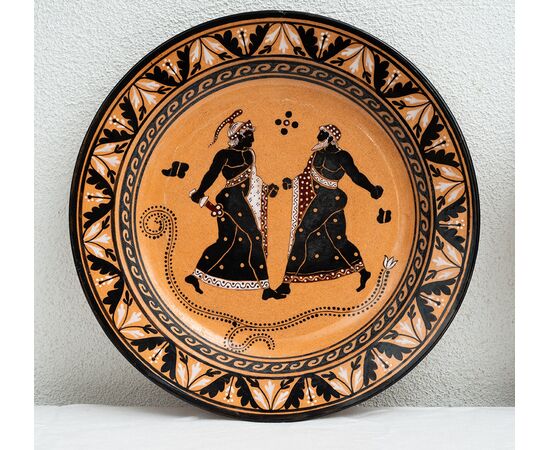 Coppia di piatti antichi "Giustiniani" in terraglia policroma appartenente agli inizi del XIX secolo.