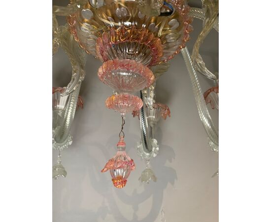 Lampadario a otto luci in vetro soffiato di Murano. Italia, inizi XX secolo.