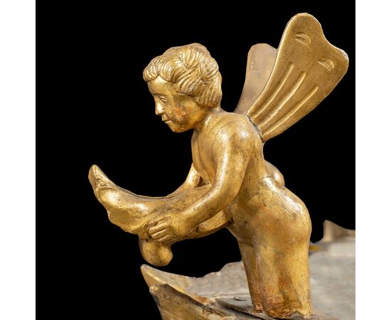 Lampadario a dieci luci in legno intagliato, dorato e dipinto. Vienna, inizi XIX secolo.