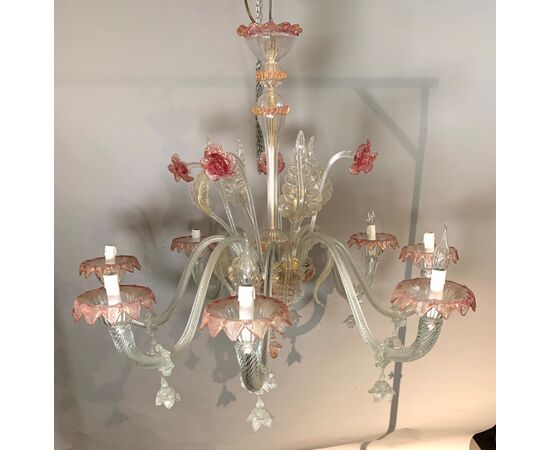 Lampadario a otto luci in vetro soffiato di Murano. Italia, inizi XX secolo.