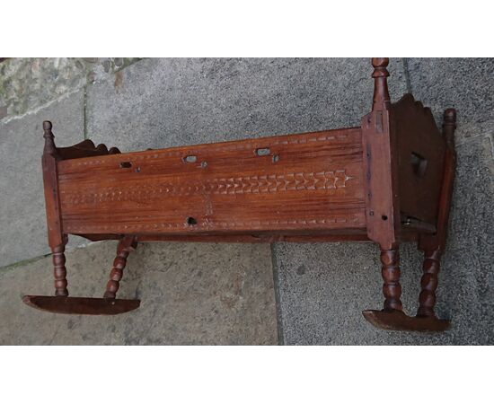 Wonderful cradle in carved cirmolo late XVIII-beginning XIX century     
