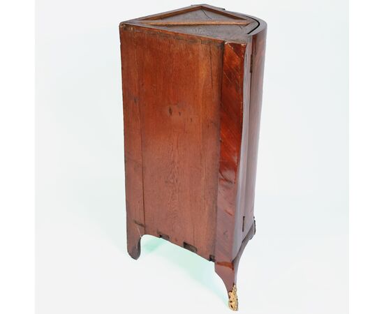 Corner cabinet with floral inlays in rosewood, violet wood and rosewood, Mathieu Criard, France, 18th century