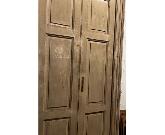 PTS902 - N. 3 porte in legno laccato, con telaio, epoca '800, luce cm L 100 x H 233