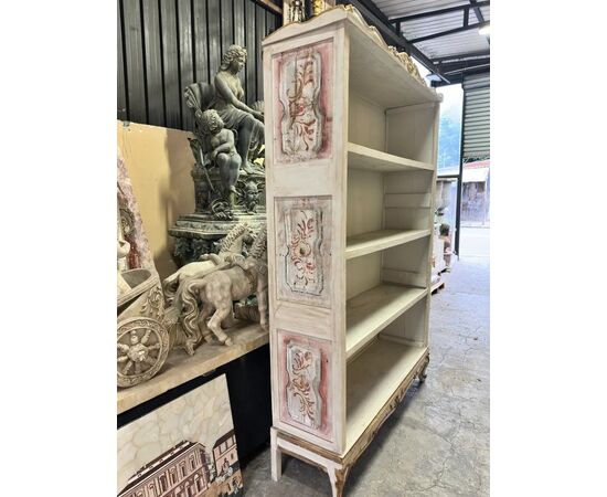 
Libreria siciliana a giorno laccata e dipinta, fine XIX secolo