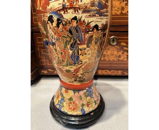 Painted and gilded porcelain vase. Japan, 20th century