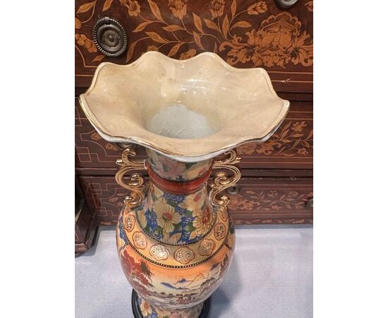 Painted and gilded porcelain vase. Japan, 20th century