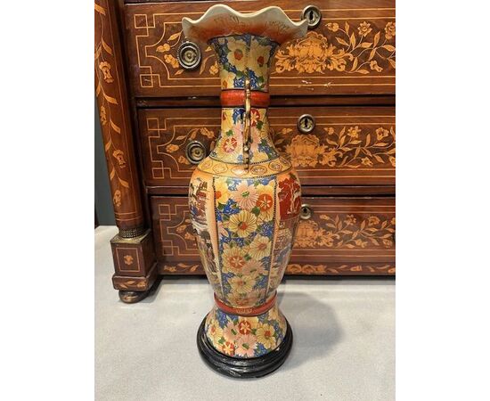 Painted and gilded porcelain vase. Japan, 20th century