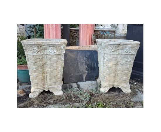 DAR689 - N. 2 vasi in cemento, epoca '800/'900, misure cm L 50 x P 50 x H 60