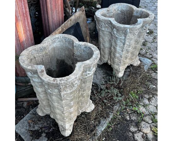 DAR689 - N. 2 vasi in cemento, epoca '800/'900, misure cm L 50 x P 50 x H 60