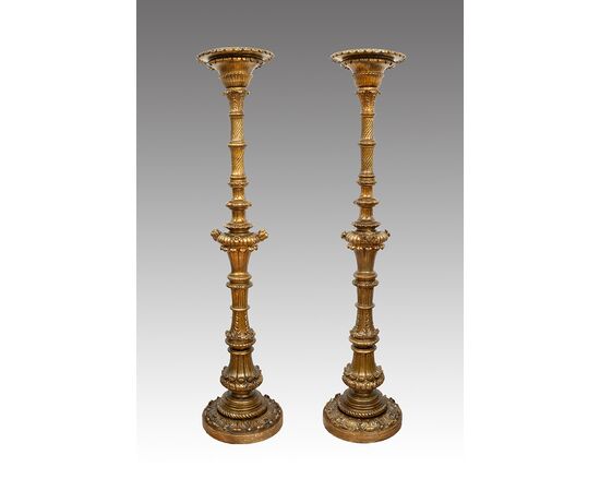 Pair of antique Florentine torcieri (torch holders) in gilded and carved wood, from the first half of the 19th century.