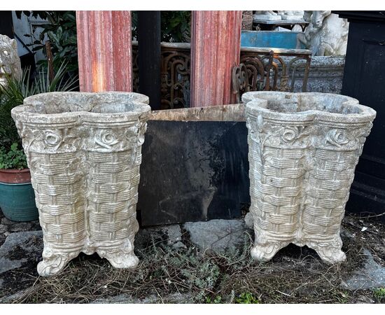 DAR689 - N. 2 vasi in cemento, epoca '800/'900, misure cm L 50 x P 50 x H 60
