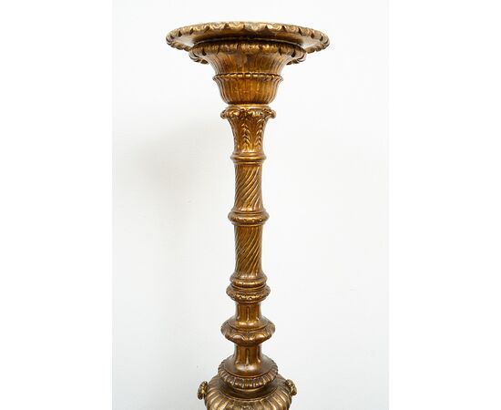 Pair of antique Florentine torcieri (torch holders) in gilded and carved wood, from the first half of the 19th century.