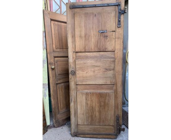 PTS903 - N. 4 porte in noce, epoca '800, misure cm L 72/78/79 x H 202