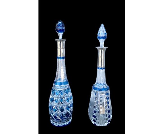 Serie di 11 bottiglie in cristallo molato.Boemia.