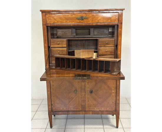 Louis XVI Secretaire. Milan 18th century