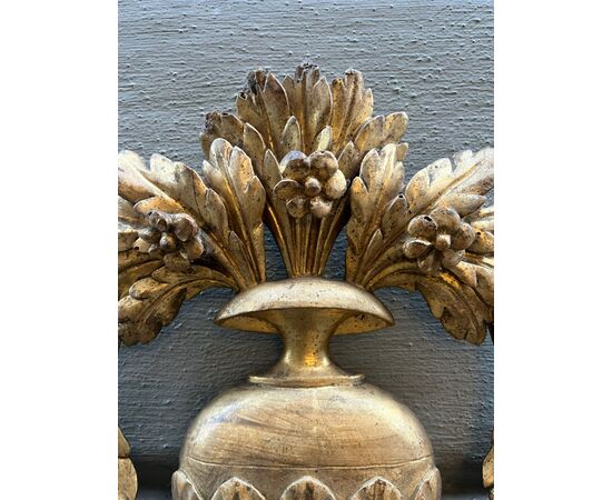 Specchiera in legno intagliato e dorato