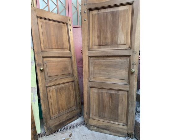 PTS903 - N. 4 porte in noce, epoca '800, misure cm L 72/78/79 x H 202