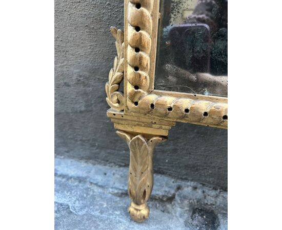 Specchiera in legno intagliato e dorato