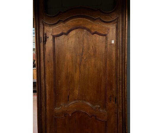 PTS904 - N. 2 antique walnut doors, with frame, 18th century, opening cm W 88 x H 209