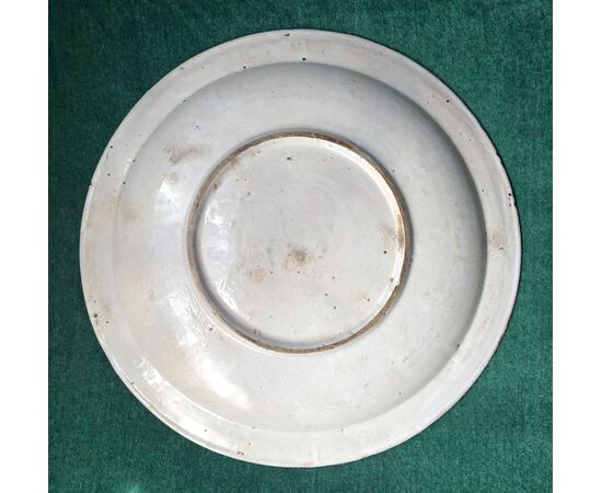 Large majolica dish with simplified decoration. Domenico Mancini (the friar) manufactory. Deruta.