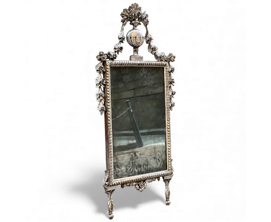 Specchiera in legno intagliato e argentato