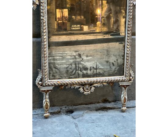 Specchiera in legno intagliato e argentato