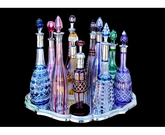 Serie di 11 bottiglie in cristallo molato.Boemia.