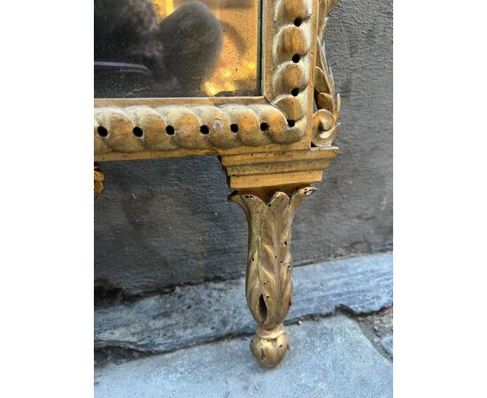 Specchiera in legno intagliato e dorato