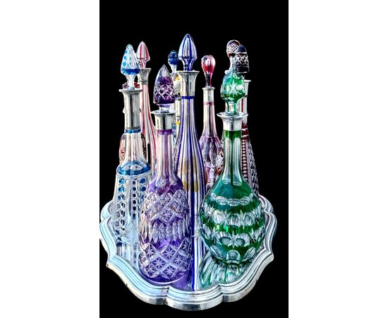 Serie di 11 bottiglie in cristallo molato.Boemia.