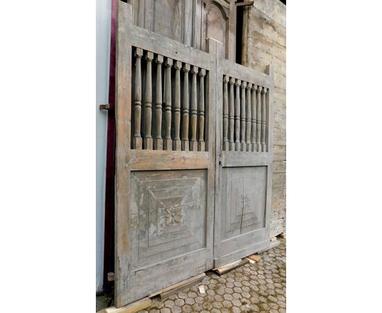 ptn233 larch door with turnings, width. 230 x 250 cm,     