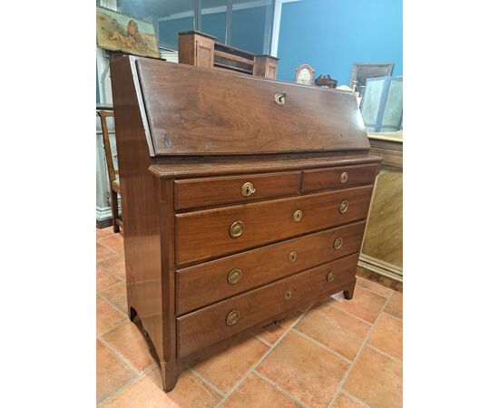 Directoire walnut drop-front desk, second half of the 18th century