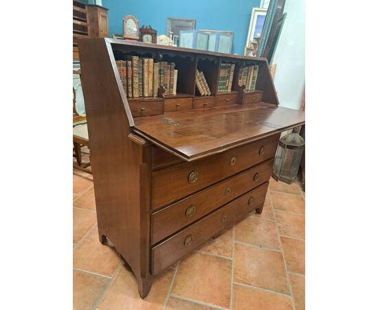 Directoire walnut drop-front desk, second half of the 18th century
