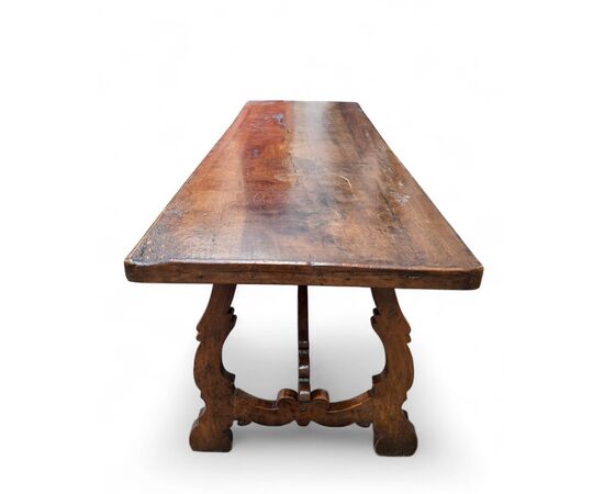 Tavolo a fratina in legno di noce