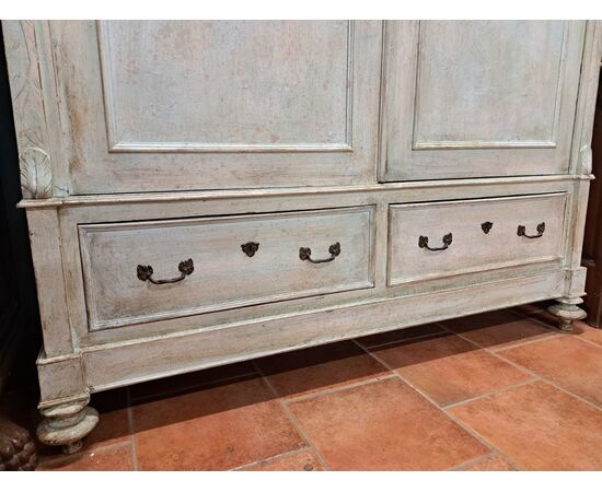 Armadio dell'Ottocento laccato