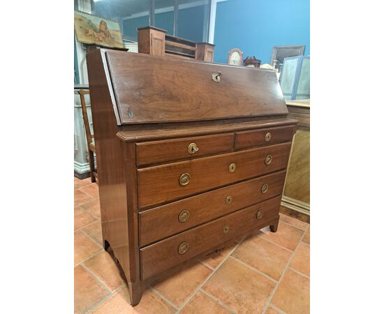 Directoire walnut drop-front desk, second half of the 18th century