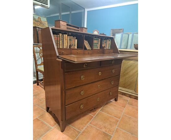Directoire walnut drop-front desk, second half of the 18th century