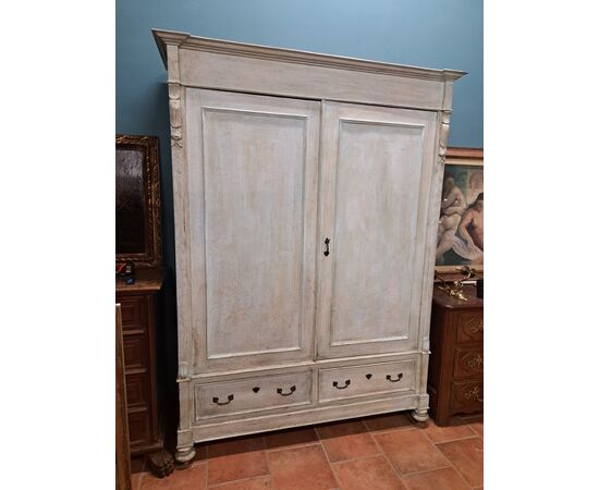 Armadio dell'Ottocento laccato