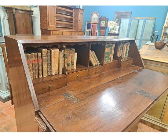 Directoire walnut drop-front desk, second half of the 18th century